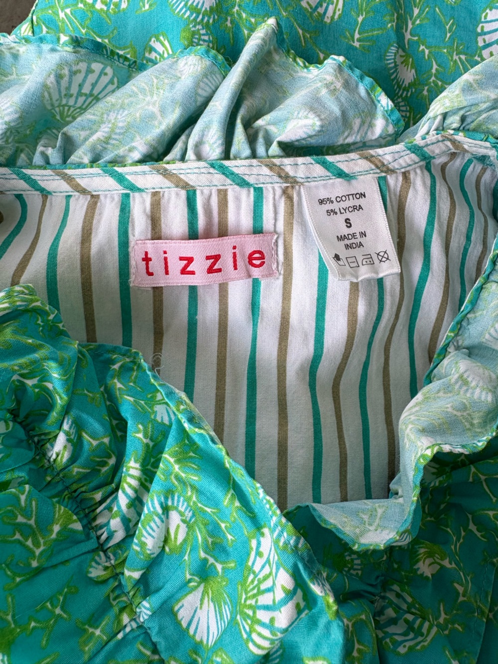Tizzie Ruffle button down top - Picture 3 of 6